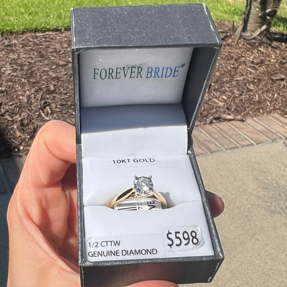10K yellow gold 1/2 Carat T.W. Round Diamond Solitaire Ring size 7 - Picture 2 of 15